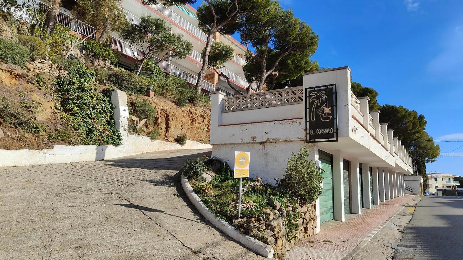 Global Immo 2205 Corsario Apartment Roses 0*,  Spain